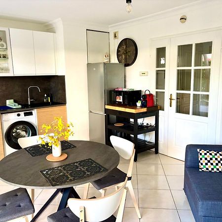 אנטיב Beachside Apartment With Pool & Garden In Juan Les Pins מראה חיצוני תמונה
