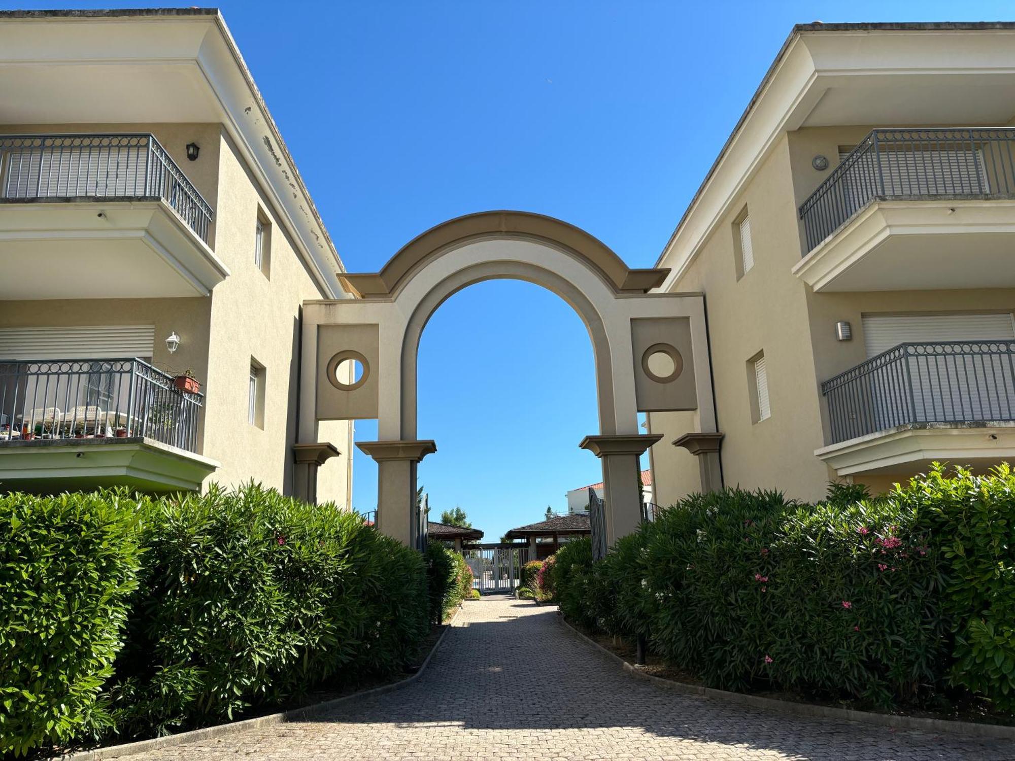 אנטיב Beachside Apartment With Pool & Garden In Juan Les Pins מראה חיצוני תמונה