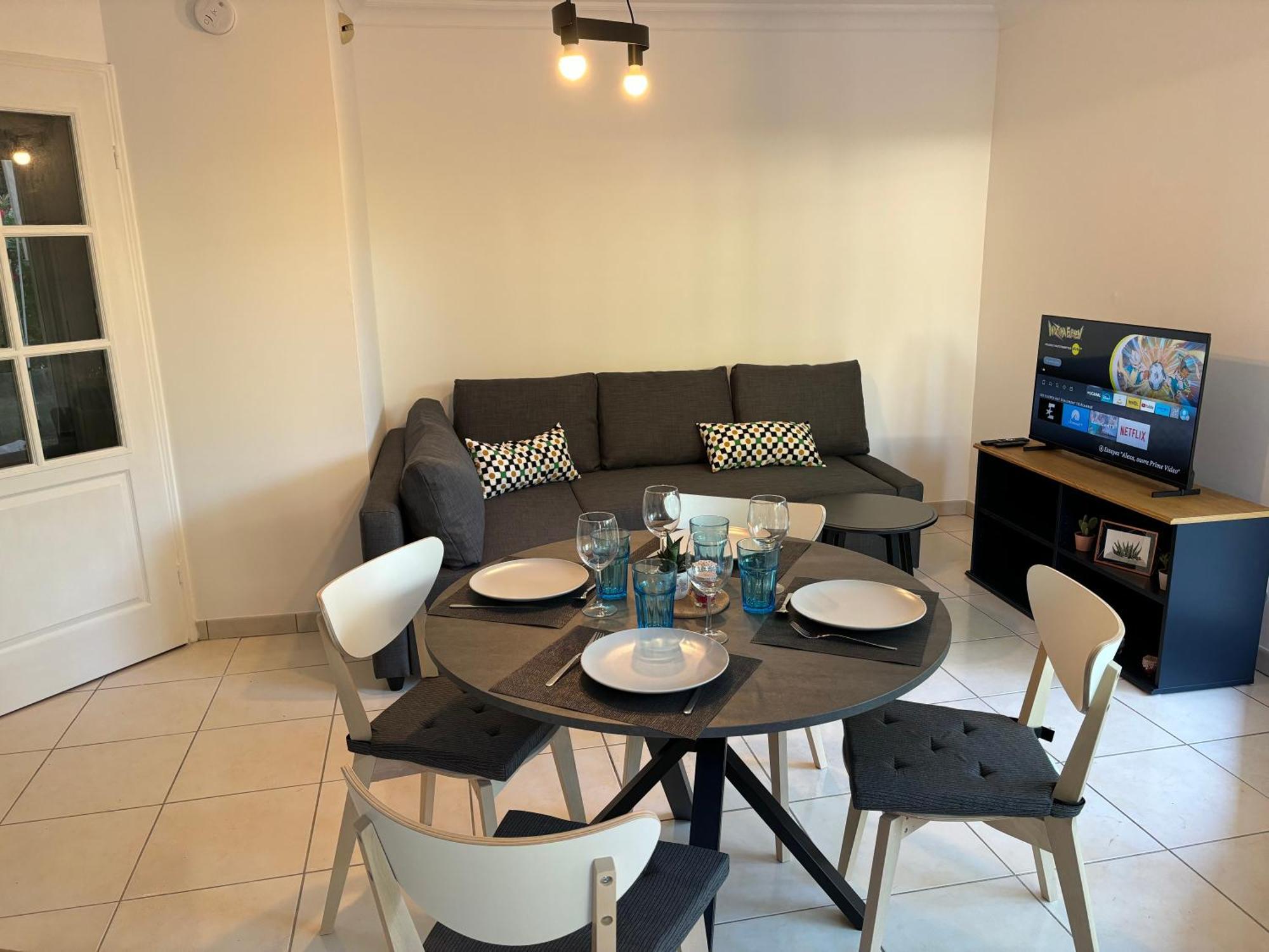 אנטיב Beachside Apartment With Pool & Garden In Juan Les Pins מראה חיצוני תמונה