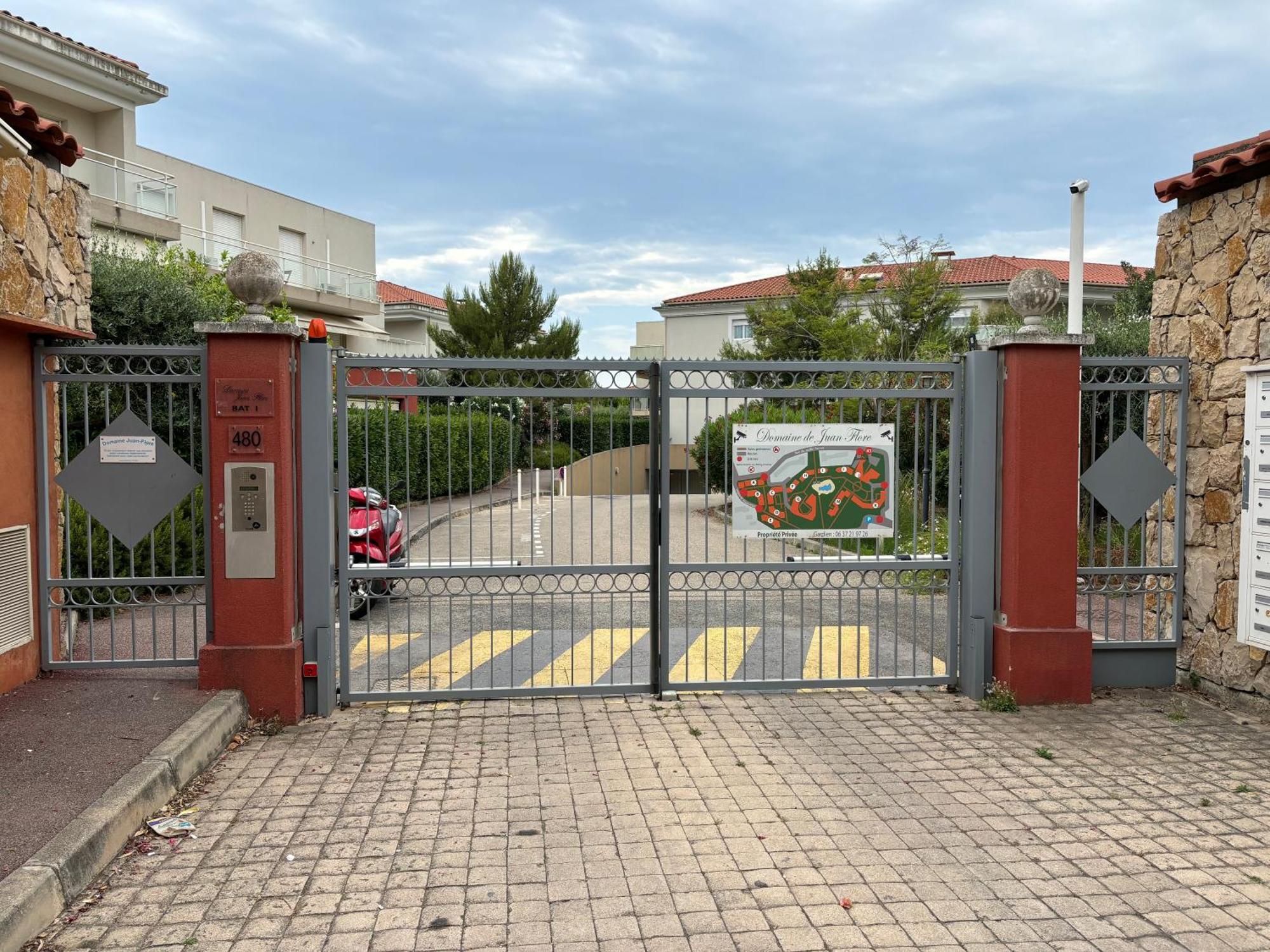 אנטיב Beachside Apartment With Pool & Garden In Juan Les Pins מראה חיצוני תמונה
