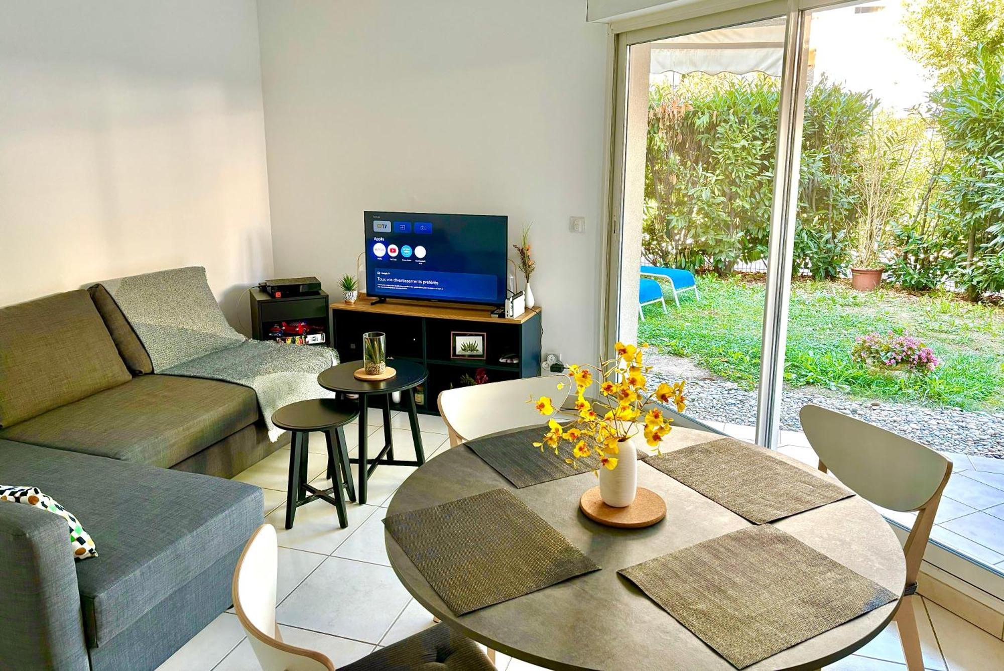 אנטיב Beachside Apartment With Pool & Garden In Juan Les Pins מראה חיצוני תמונה