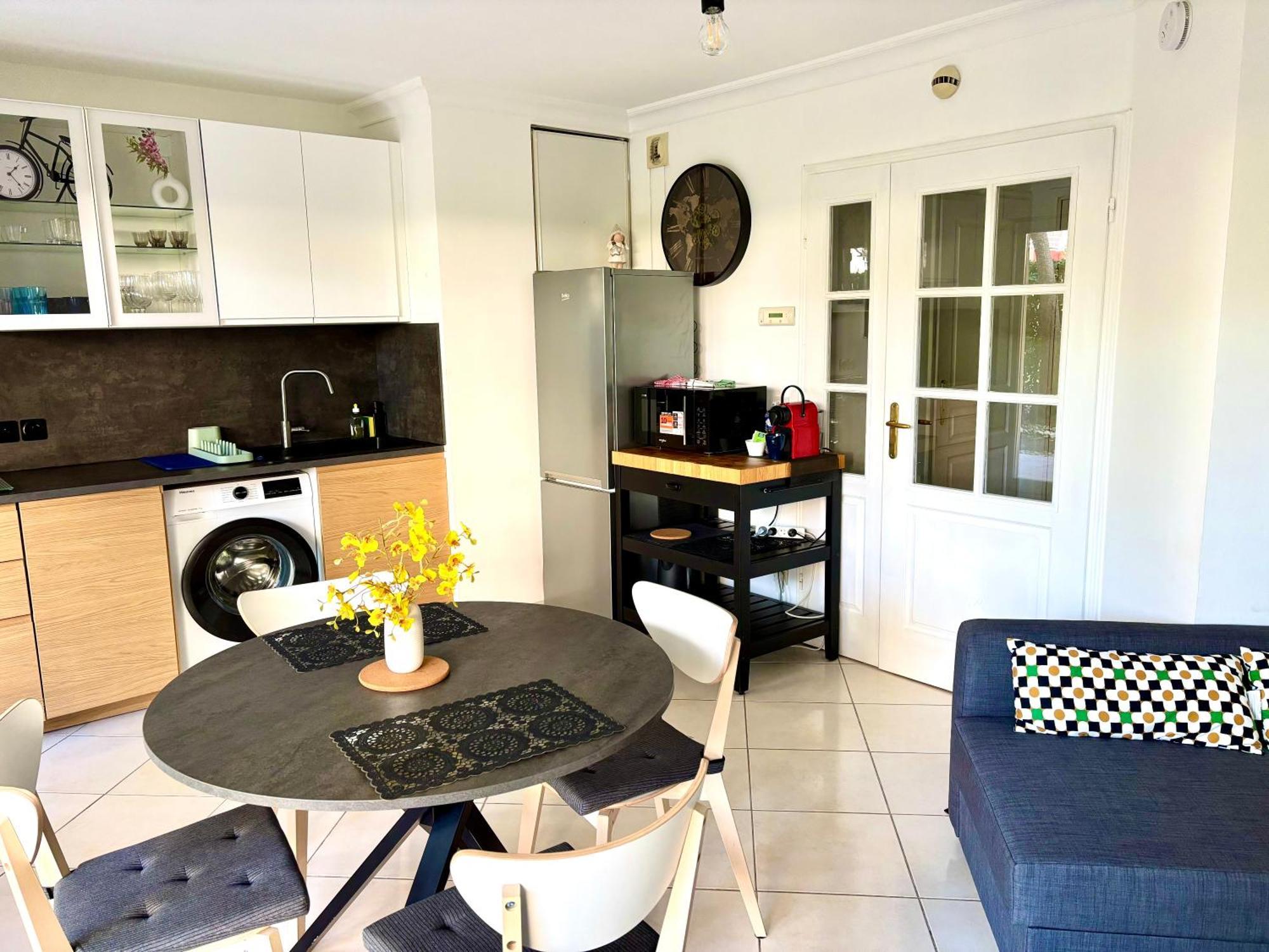 אנטיב Beachside Apartment With Pool & Garden In Juan Les Pins מראה חיצוני תמונה
